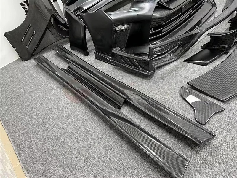 The New Carbon Fiber Body Kit Is Suitable for GTR35 08-16 Modified for TOPCAR Large Surround Bumper